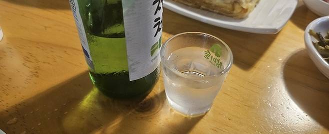 모든 식당에서 잔술 판매가 합법화 된 가운데, 업주들은 실효성에 의문을 제기하고 있다. 박윤희 기자&nbsp;