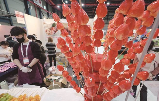 디토(Ditto) 소비는 불필요한 지출을 부추길 우려가 있다.[사진=뉴시스]