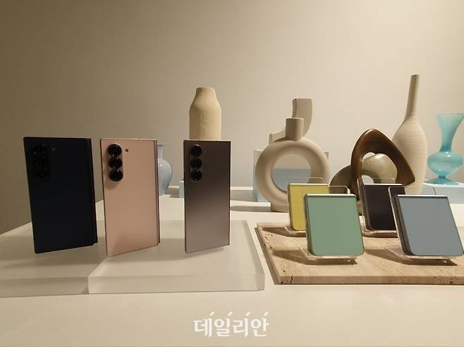 삼성전자가 10일(현지시간) 프랑스 파리에서 '갤럭시 언팩 2024(Galaxy Unpacked 2024)' 행사를 개최하고, 혁신적인 폴더블 폼팩터와 갤럭시 AI를 결합한 '갤럭시 Z 폴드6', '갤럭시 Z 플립6'를 전격 공개했다.ⓒ데일리안 조인영 기자