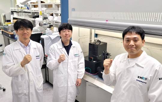 자가치유 성능을 지닌 '다기능성 3D 프린팅 소재'를 개발한 화학연 연구진.