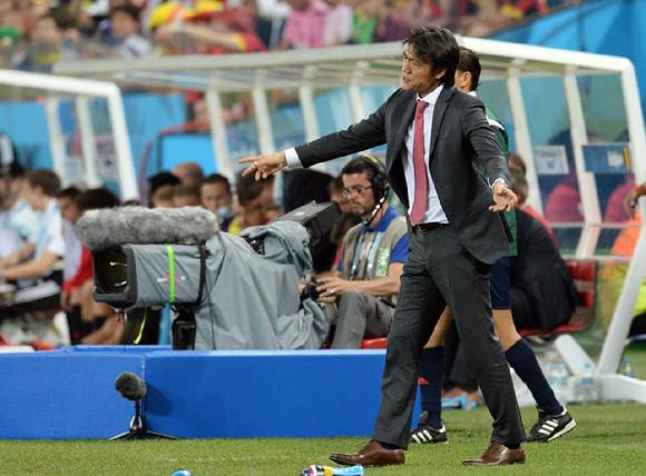 지난 2014년 6월 27일 오전(한국시간) 브라질 상파울루의 아레나 지 상파울루 스타디움에서 열린 2014브라질월드컵 한국 축구국가대표팀과 벨기에 축구국가대표팀의 H조 3차전 경기에서 한국 홍명보 감독이 선수들에게 소리를 지르며 작전지시를 하고 있다. [사진=뉴시스]