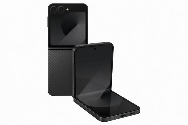 갤럭시 Z플립6 '크래프티드 블랙' 색상. 사진=삼성전자 제공