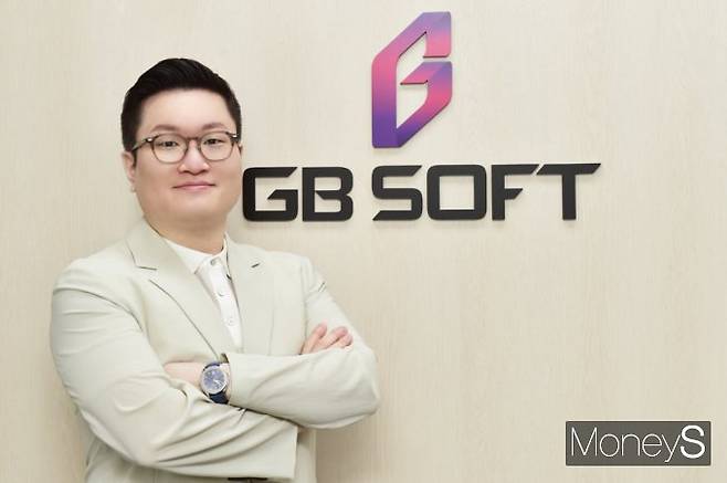 박기범 지비소프트 대표가 포즈를 취하고 있다. /사진=임한별 기자