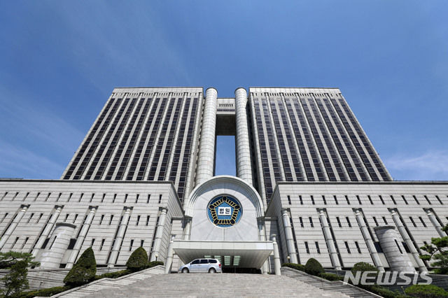 [서울=뉴시스] 홍효식 기자 = 사진은 서울 서초구 서울중앙지법 청사. 2024.04.15. yesphoto@newsis.com *재판매 및 DB 금지