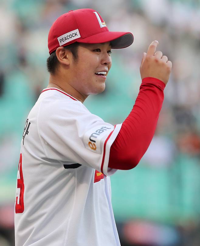 ▲ 시라카와 케이쇼가 이제 두산 베어스에서 다시 대체 외국인 성공 신화를 쓸 준비를 한다.ⓒSSG랜더스