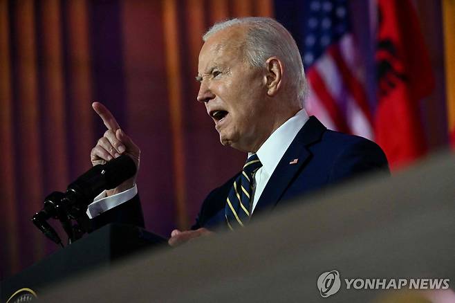 연설하는 바이든 미국 대통령 (워싱턴 AFP=연합뉴스) 조 바이든 미국 대통령이 9일(현지시간) 워싱턴DC에서 열린 북대서양조약기구(NATO·나토) 창설 75주년 행사에서 발언하고 있다. 2024.7.9 photo@yna.co.kr