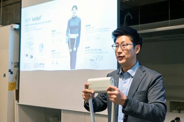 김용재 위로보틱스 대표가 윔을 설명하고 있다. (사진=위로보틱스)