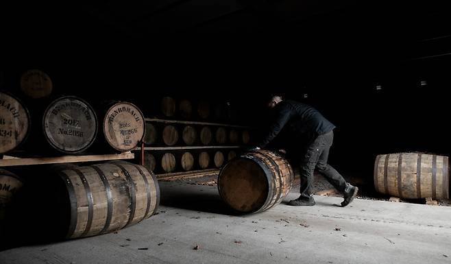 집요하게 ‘퍼스트 필(First Fill)’만을 강조하며 한번 쓴 오크통은 두 번 다시 안 쓰는 벤로막 증류소. /아영FBC