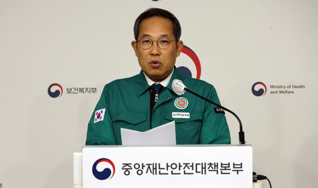 김국일 보건복지부 보건의료정책관이 11일 세종시 정부세종청사에서 의사 집단행동 중앙재난안전대책본부 회의 주요 내용 등을 발표하고 있다. 뉴시스