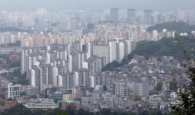 지난 9일 서울 중구 남산에서 바라본 아파트 단지의 모습. 뉴스1