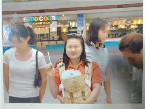 박인희씨가 딸과 함께 타임캡슐 이벤트에 참여한 모습 [박인희씨 제공]