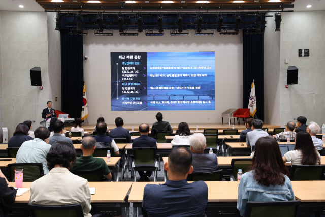 ▲ 김영호 통일부 장관이 12일 오전 춘천 서면의 강원연구원에서 ‘북한 실상 및 새로운 통일담론’ 주제로 한 강연했다. 사진제공=강원연구원