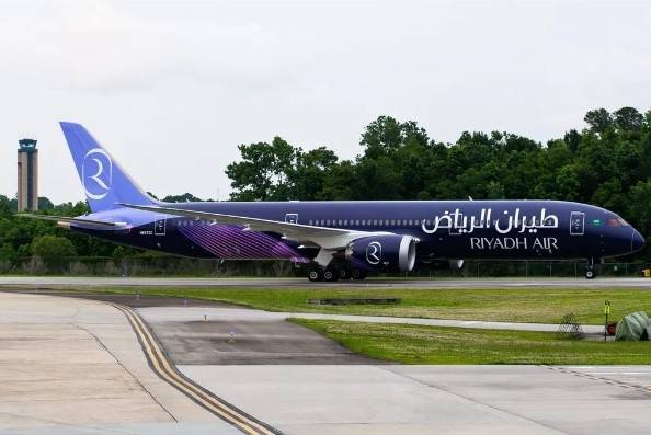 보잉 B787 드림라이너에 칠해진 리야드 항공의 도장 / 사진=위키피디아