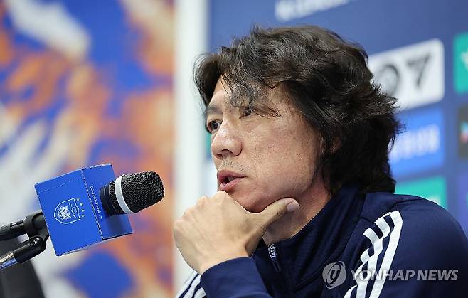 (울산=연합뉴스) 김용태 기자 = 10일 오후 울산 문수축구경기장 프레스센터에서 축구 국가대표팀 감독으로 내정된 울산 HD 홍명보 감독이 광주FC와의 경기 후 기자회견을 하고 있다. 2024.7.10 yongtae@yna.co.kr 연합뉴스