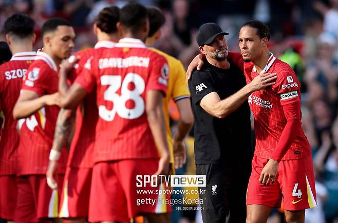 ▲&nbsp;영국 매체 '인디펜던트'에 따르면 자국에서 열리는 2026 국제축구연맹(FIFA) 북중미 월드컵을 준비하는 미국은 클롭 감독을 선임하기 위해 물밑 접촉했다. 그러나 클롭 감독은 미국축구협회와 대표팀 사령탑에 관해 공식 논의하기를 거부했다.