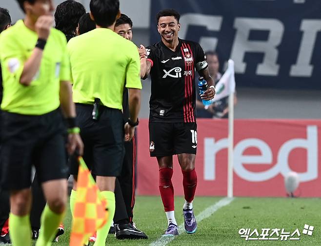 이탈리아 매체 칼치오 메르카토가 12일(한국시간) 튀르키예에서 방출된 이탈리아 공격수 발로텔리가 K리그 팀으로부터 제안을 받았다고 전했다.&nbsp;엑스포츠뉴스DB