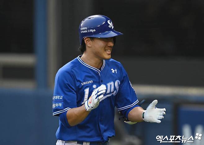 삼성 외야수 이성규는 12일 잠실구장에서 열린 '2024 신한 SOL Bank KBO 리그' 두산과 주말 3연전 첫 번째 경기에서 5번타자 우익수로 선발 출전했다. 3회초 2점 홈런을 쳐내며 팀 승리에 힘을 보탰다. 잠실, 박지영 기자