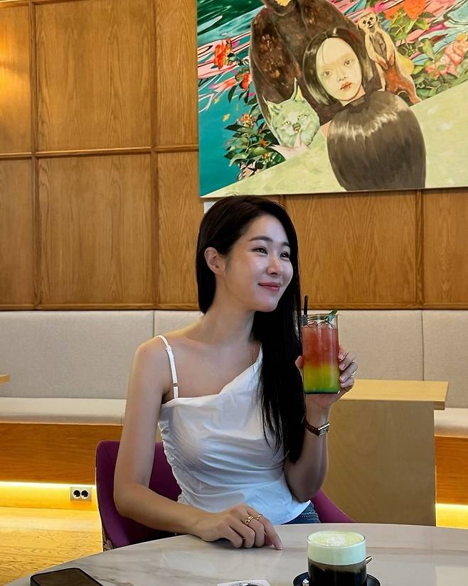 '동상이몽2' 미자, 4일 만에 3kg 감량! 시원한 슬리브리스 탑으로 청순미 발산 | 스타와 패션