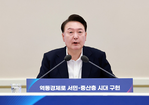 윤석열 대통령이 지난 3일 서울 종로구 청와대 영빈관에서 열린 '하반기 경제정책방향 및 역동경제 로드맵 발표' 행사에서 발언하고 있다. (대통령실통신사진기자단)  [사진=뉴시스]