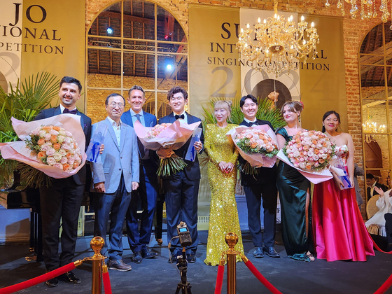 Soprano Sumi Jo, fourth from right in a golden dress, and the winners of the the first Sumi Jo International Singing Competition, pose for photos on July 12 at the Chateau de La Ferte-Imbault. [YONHAP]