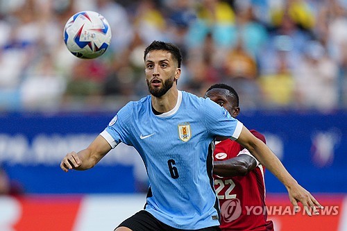 한국이 외면했던 사령탑 제시 마치 감독이 캐나다 축구대표팀에 부임하고 처음 참가한 메이저 대회인 코파 아메리카에서 돌풍을 일으키며 최종 4위를 차지했다. 캐나다는 14일(한국시간) 우루과이와의 2024 코파 아메리카 3·4위 결정전에서 선제골을 실점하고 역전하는 데 성공했으나 후반 막바지 통한의 동점골을 실점, 연장전에서 패배하면서 아쉽게 4위를 차지했다. 사진 연합뉴스