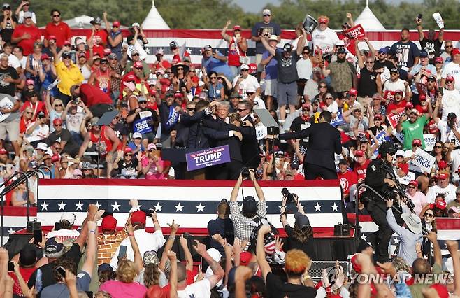 USA TRUMP RALLY epa11476799 Former US President Donald Trump pumps his fist as he is rushed from stage by secret service after an incident during a campaign rally at the Butler Farm Show Inc. in Butler, Pennsylvania, USA, 13 July 2024. Trump was rushed off stage by secret service after an incident during a campaign rally in Pennsylvania. According to the Butler County district attorney a suspected gunman was dead and at least one rally attendee was killed. According to a statement by a secret service spokesperson, the former President is safe and further information on the incident will be released when available.  EPA/DAVID MAXWELL