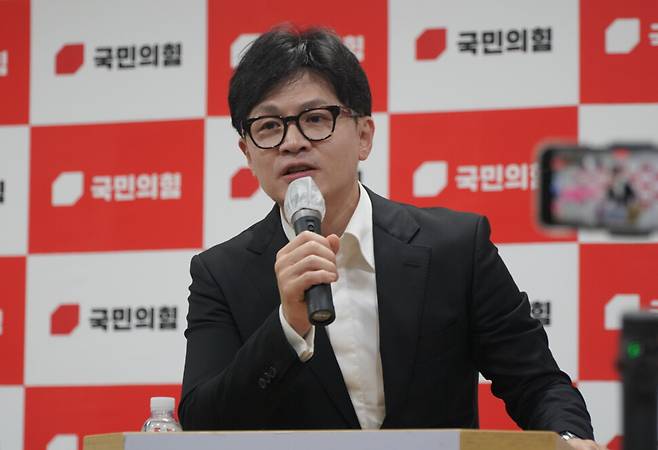 국민의힘 한동훈 대표 후보가 14일 충북 지역 당원협의회를 방문해 발언하고 있다. 한동훈 캠프 제공=연합뉴스