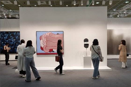 2023년 서울 코엑스에서 열린 글로벌 아트페어 ‘프리즈 서울’. [사진 이준]