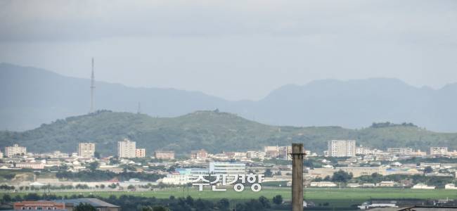 2018년 7월 7일 중국 단둥에서 바라본 압록강 건너 북한 남신의주 지역. 이준헌 기자