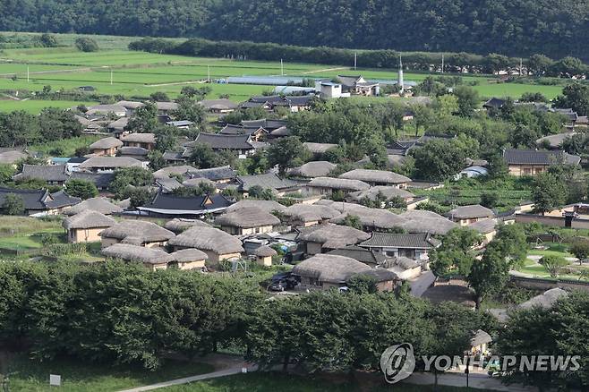 안동 하회마을 (안동=연합뉴스) 조보희 기자 = 부용정에서 바라본 안동 하회마을 전경. 2019.8.10