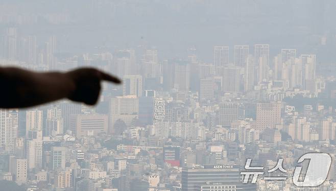 서울 송파구 롯데월드타워 서울스카이에서 바라본 서울시내 아파트 단지들. 2024.7.14/뉴스1 ⓒ News1 임세영 기자