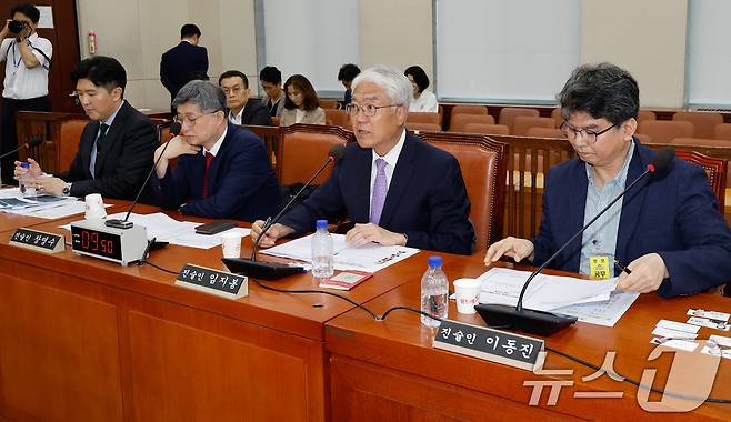 임지봉 서강대학교 법학전문대학원 교수가 16일 오후 서울 여의도 국회 행정안전위원회에서 열린 '민생위기 극복을 위한 특별조치법안' 입법 공청회에 진술인 자격으로 출석해 발언하고 있다. 2024.7.16/뉴스1 ⓒ News1 안은나 기자