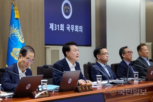 윤석열 대통령이 16일 서울 용산 대통령실에서 국무회의를 주재하고 있다. 김지훈 기자