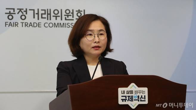 (세종=뉴스1) 김기남 기자 = 정희은 공정거래위원회 기업거래결합심사국장이 21일 세종시 정부세종청사에서 공무원학원 사업자 간 기업결합 건 심의 결과를 발표하고 있다. .2024.3.21/뉴스1  Copyright (C) 뉴스1. All rights reserved. 무단 전재 및 재배포,  AI학습 이용 금지. /사진=(세종=뉴스1) 김기남 기자