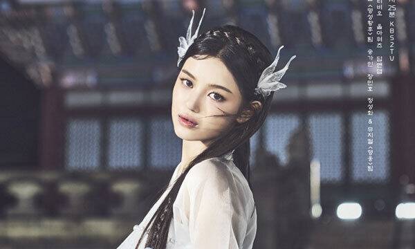 5월 21일 서울 경복궁&nbsp;흥례문 앞에서 진행된&nbsp;‘코리아 온 스테이지’의 홍보 포스터.&nbsp;뉴진스 멤버 다니엘이 한복을 입고 있다.&nbsp;