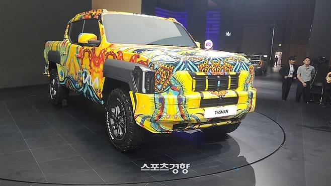 2024 부산 모빌리티쇼에서 공개한 목업 컬레버레이션 형태 타스만 외관. 실차는 올 하반기 공개한다. 사진 | 손재철기자