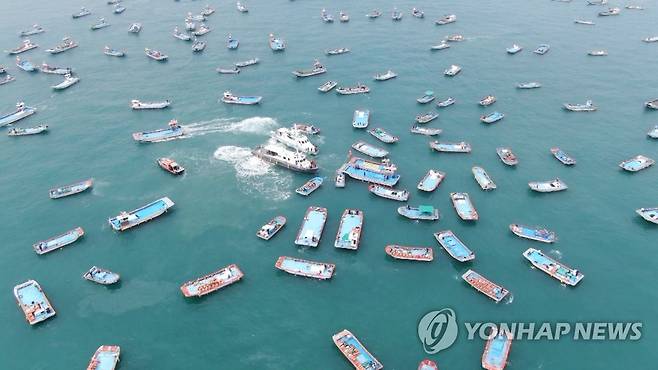 마로해역 어업권 두고 어민간 해상 충돌 [연합뉴스 자료]