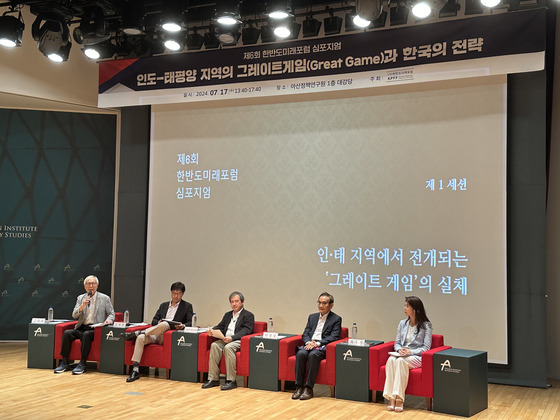 Panelists speak at the 6th Korea Peninsula Future Forum Symposium held at the Asan Institute for Policy Studies in central Seoul on Wednesday afternoon. [SEO JI-EUN]