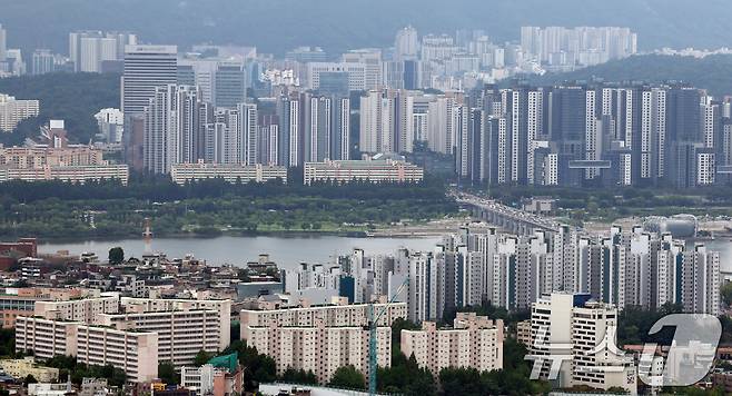 서울 남산에서 바라본 아파트 모습. 2024.7.16/뉴스1 ⓒ News1 김명섭 기자