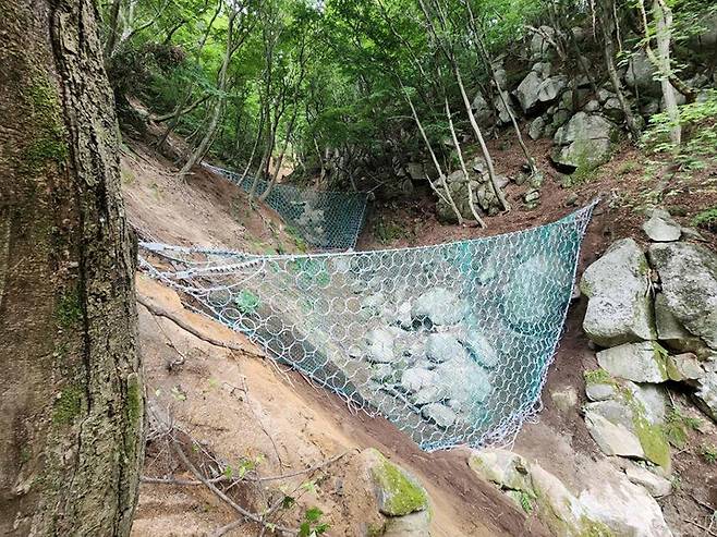 토석류 방지망 설치 모습