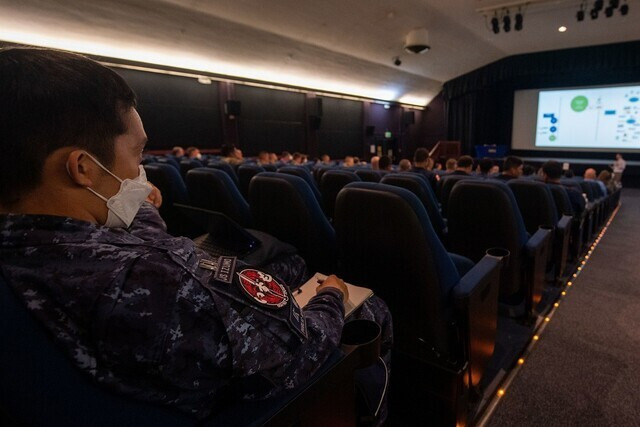 해상자위대원들이 교육받고 있는 모습. 해상자위대 누리집