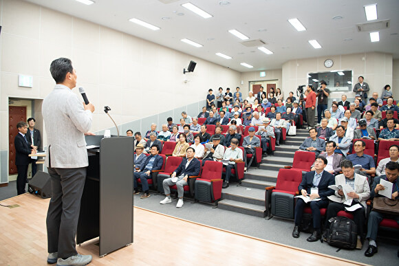 구미시가 구미성리학역사관에서 ‘송당 박영과 송당학파’라는 주제로 학술대회를 개최하고 있다. [사진=구미시청]