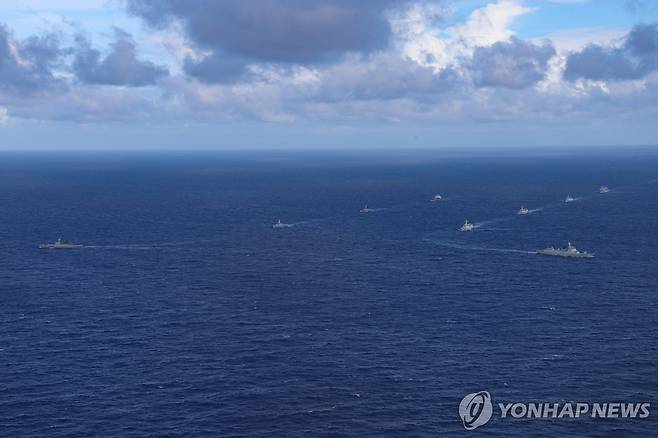 중국 광둥성 잔장 해역에서 해단하는 중국, 러시아 해군 군함들 [신화 연합뉴스 자료사진. 재판매 및 DB 금지]