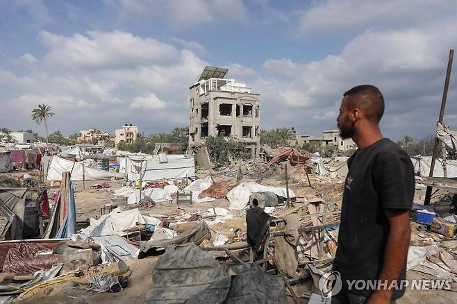 폭격에 폐허가 된 가자지구 알마와시 지역 [AFP 연합뉴스 자료 사진. 재판매 및 DB 금지]