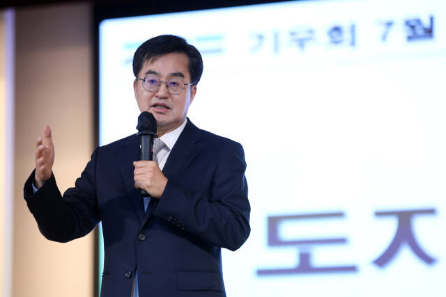 김동연 경기도지사가 19일 경기도경제과힉진흥원에서 열린 경기도 기우회에서 발언을 하고 있다. 경기도 제공