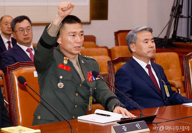 임성근 전 해병대 1사단장이 19일 오후 서울 여의도 국회 법제사법위원회에서 열린 '윤석열 대통령 탄핵소추안 즉각 발의 요청에 관한 청원 관련 1차 청문회'에서 정청래 위원장을 향해 발언 기회를 요구하고 있다. 2024.7.19/사진=뉴스1 /사진=(서울=뉴스1) 안은나 기자