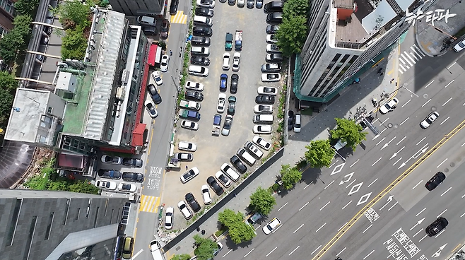 △ 서울 청담동 대로변의 한 PF 사업장. 3.3㎡ 당 토지 시세가 3억 원에 이르지만, 착공에 들어가지 못하고 주차장으로 이용되고 있다.