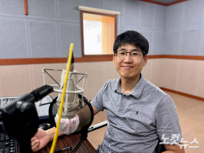 '주님께 더 가까이, 김명석입니다' 진행을 맡은 강릉 주의숲교회 김명석 목사. 최진성 아나운서