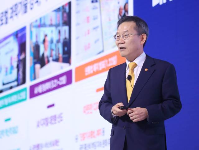 이종호 과학기술정보통신부 장관이 19일 제주 신라호텔에서 열린 대한상공회의소 제주포럼 강연에서 발언하고 있다. 사진제공=대한상공회의소