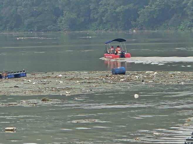 안성 고삼저수지서 진행 중인 실종자 수색 작업 [경기도소방재난본부 제공. 재판매 및 DB 금지]